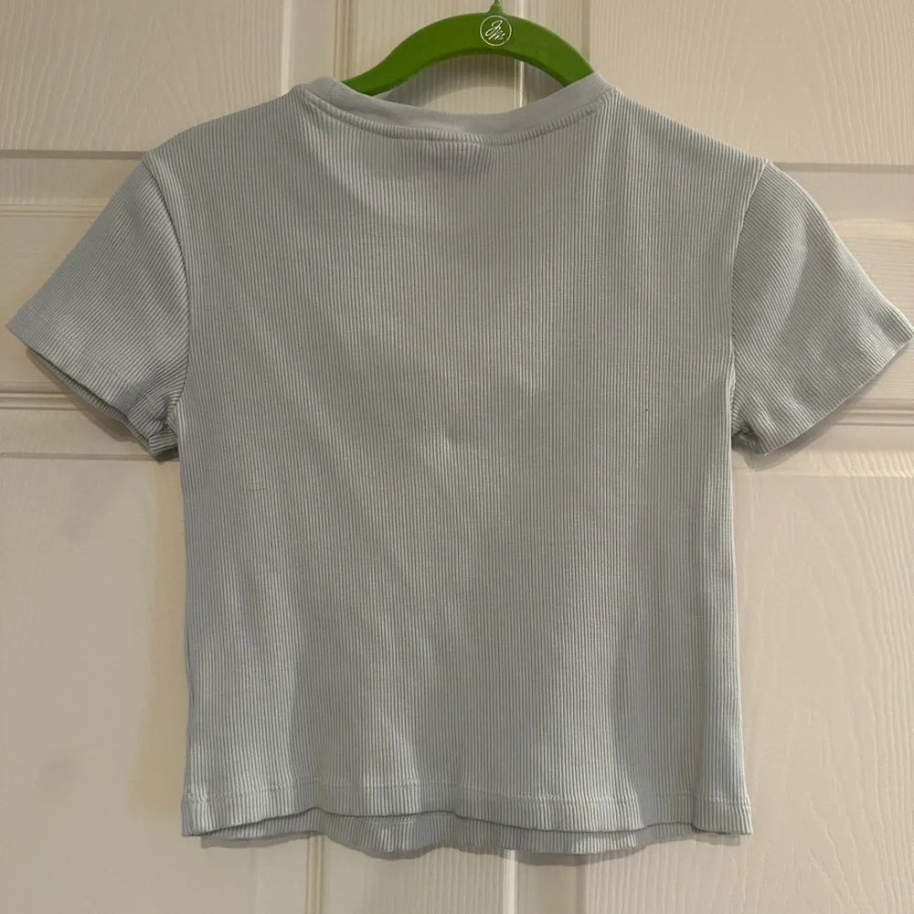 Peanuts Teal Graphic Crop Top - Picture 4 of 4